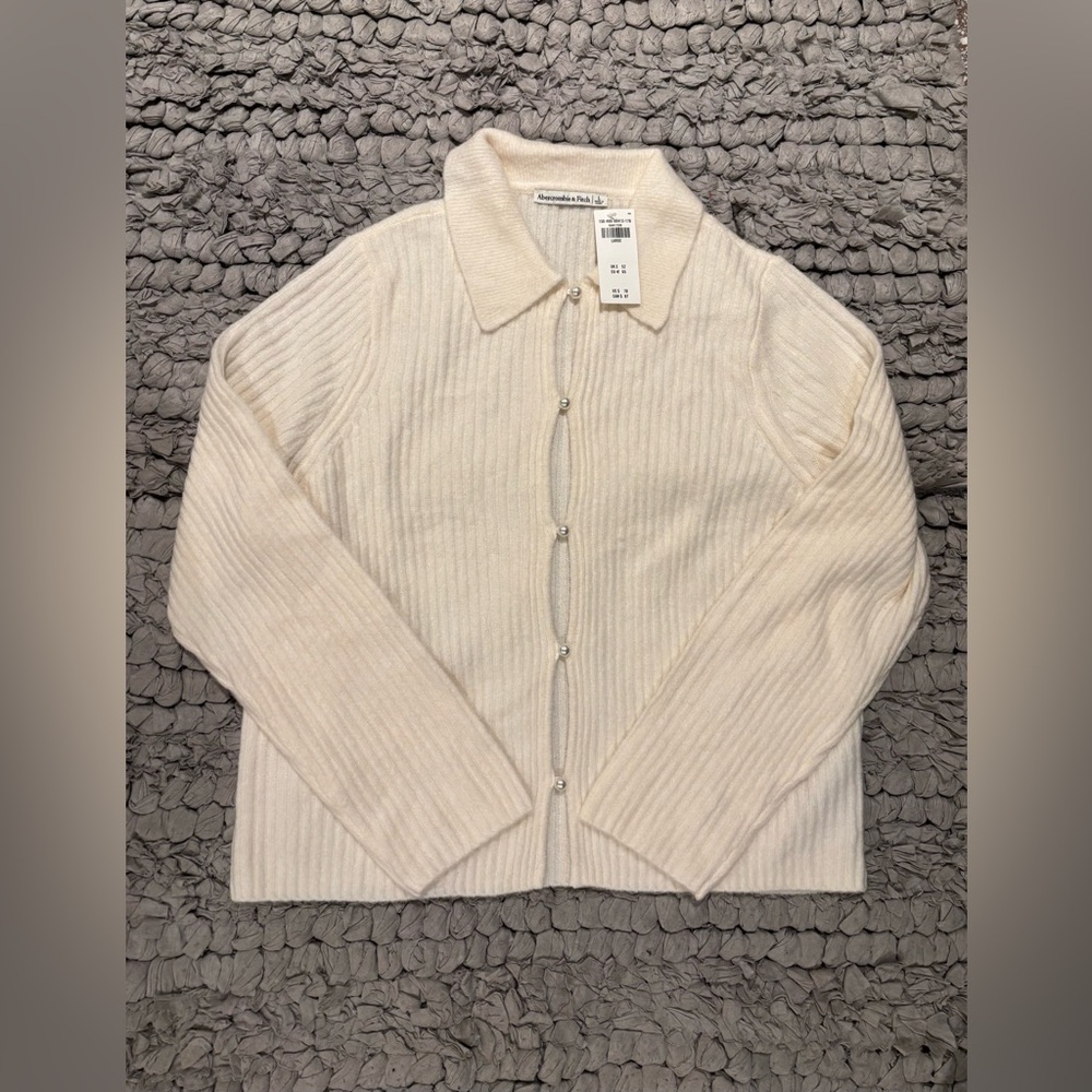 New NWT Abercrombie & Fitch Pearl Button Ribbed and Collared Cardigan